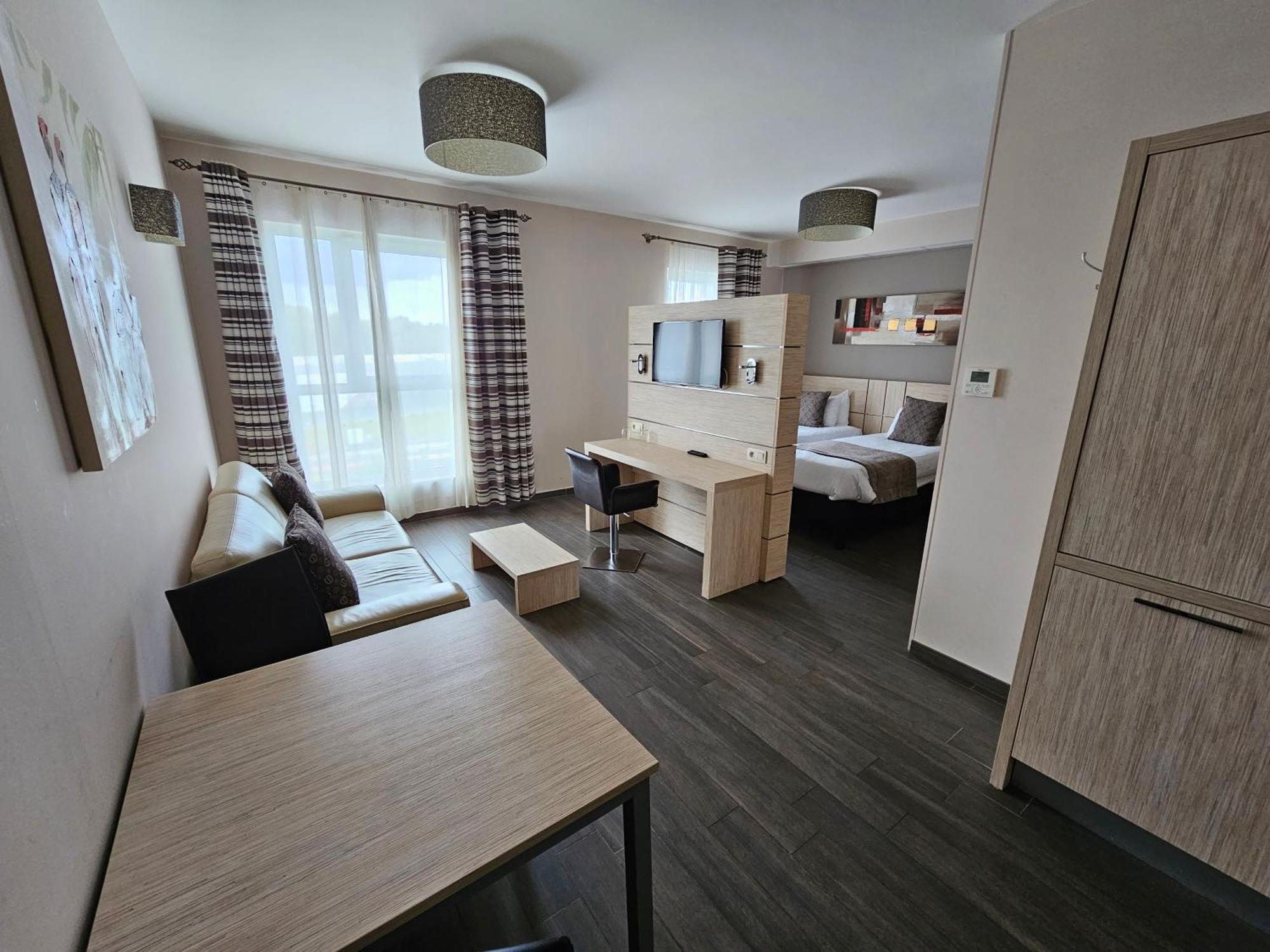 Ibis Styles Charleroi Airport Aero 44 Hotell Eksteriør bilde