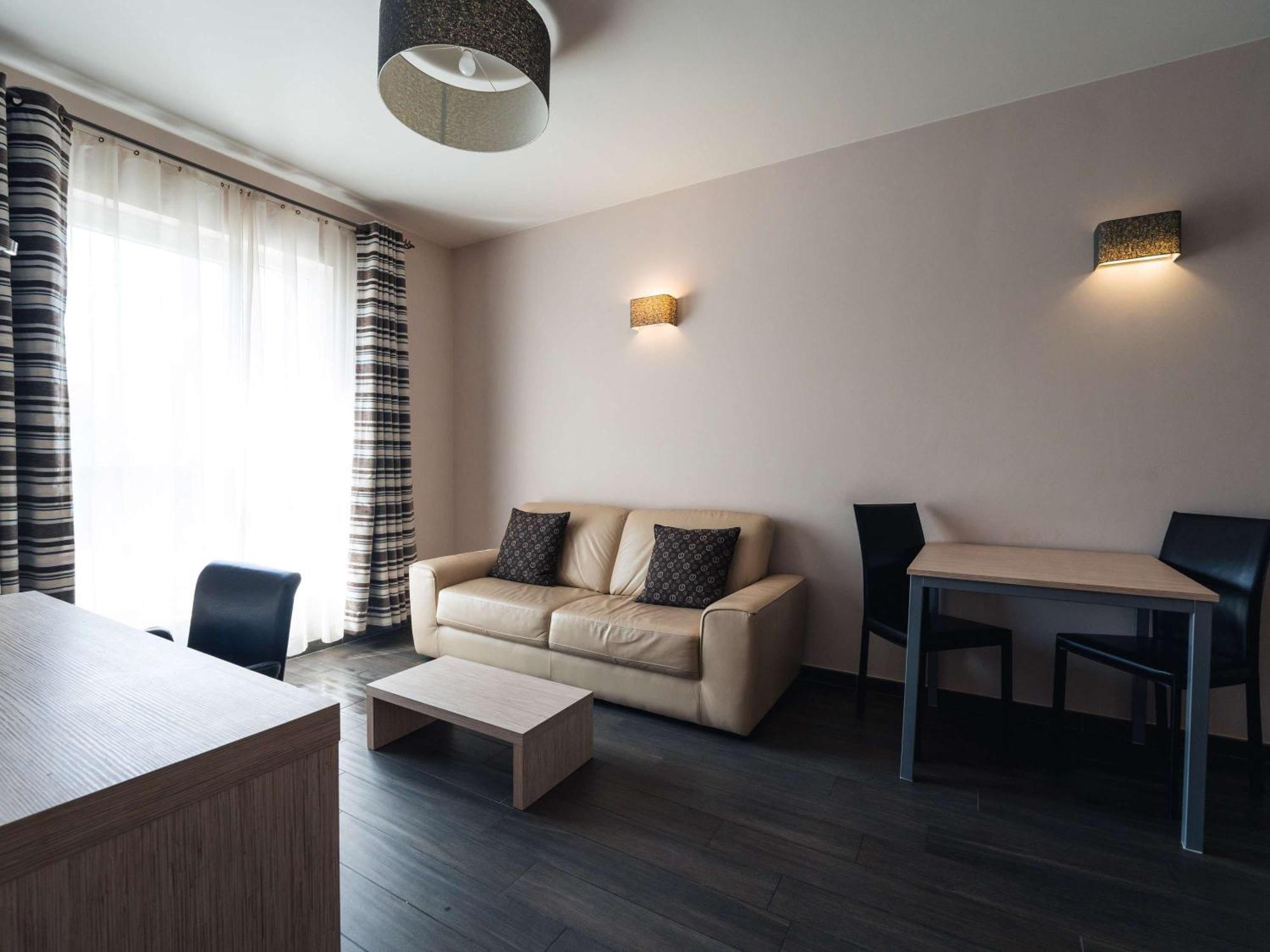 Ibis Styles Charleroi Airport Aero 44 Hotell Eksteriør bilde